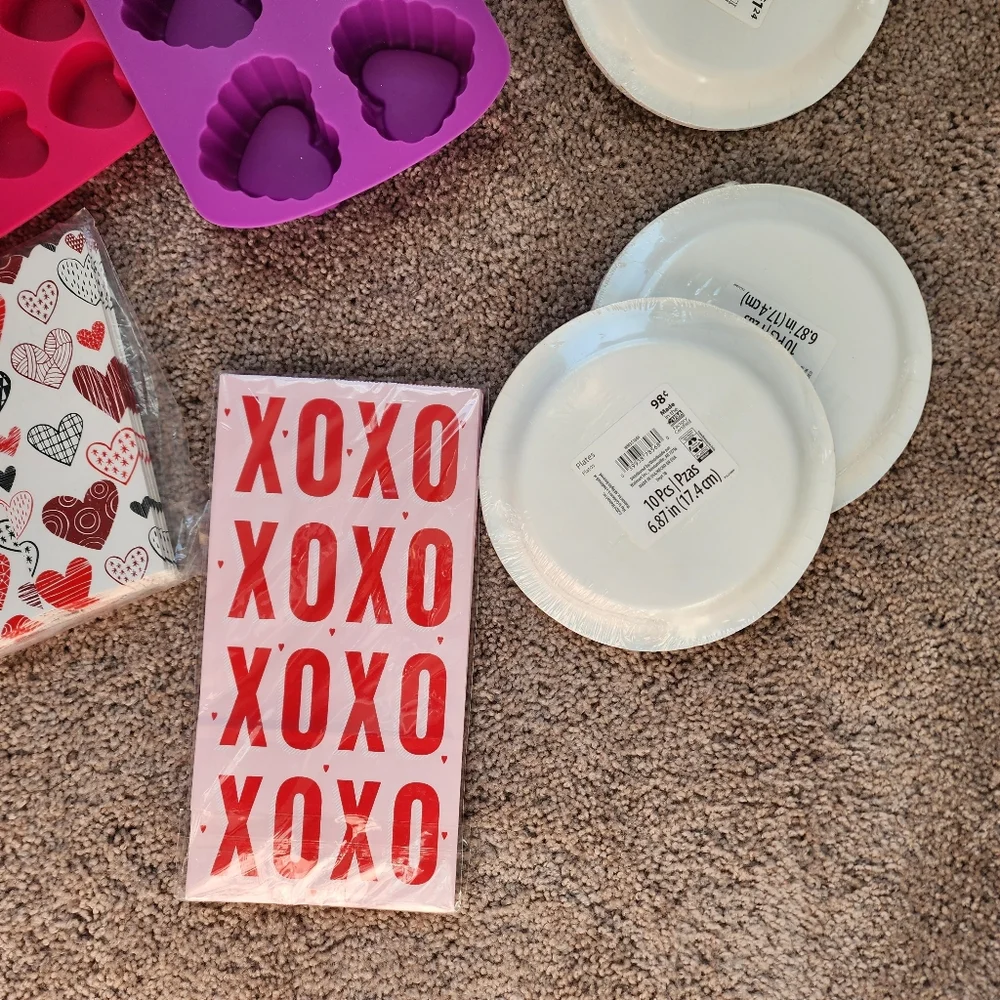 Valentine's Bakers Silicone Molds, Cookir Cutters And More